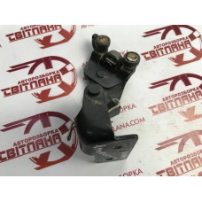 Ролик правой раздвижной двери средний в сборе Ford Connect 2002-2013 6T16V26800AB